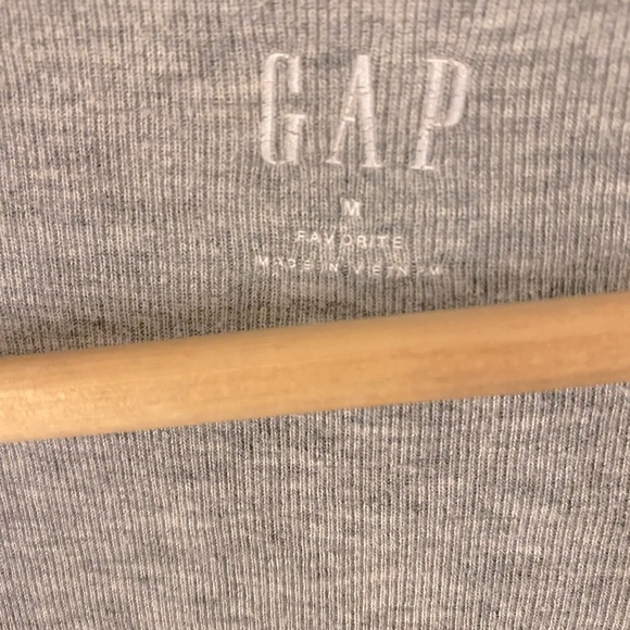 GAP GRAY FAVORITE LONG SLEEVE SHIRT SIZE MEDIUM - Picture 2 of 3